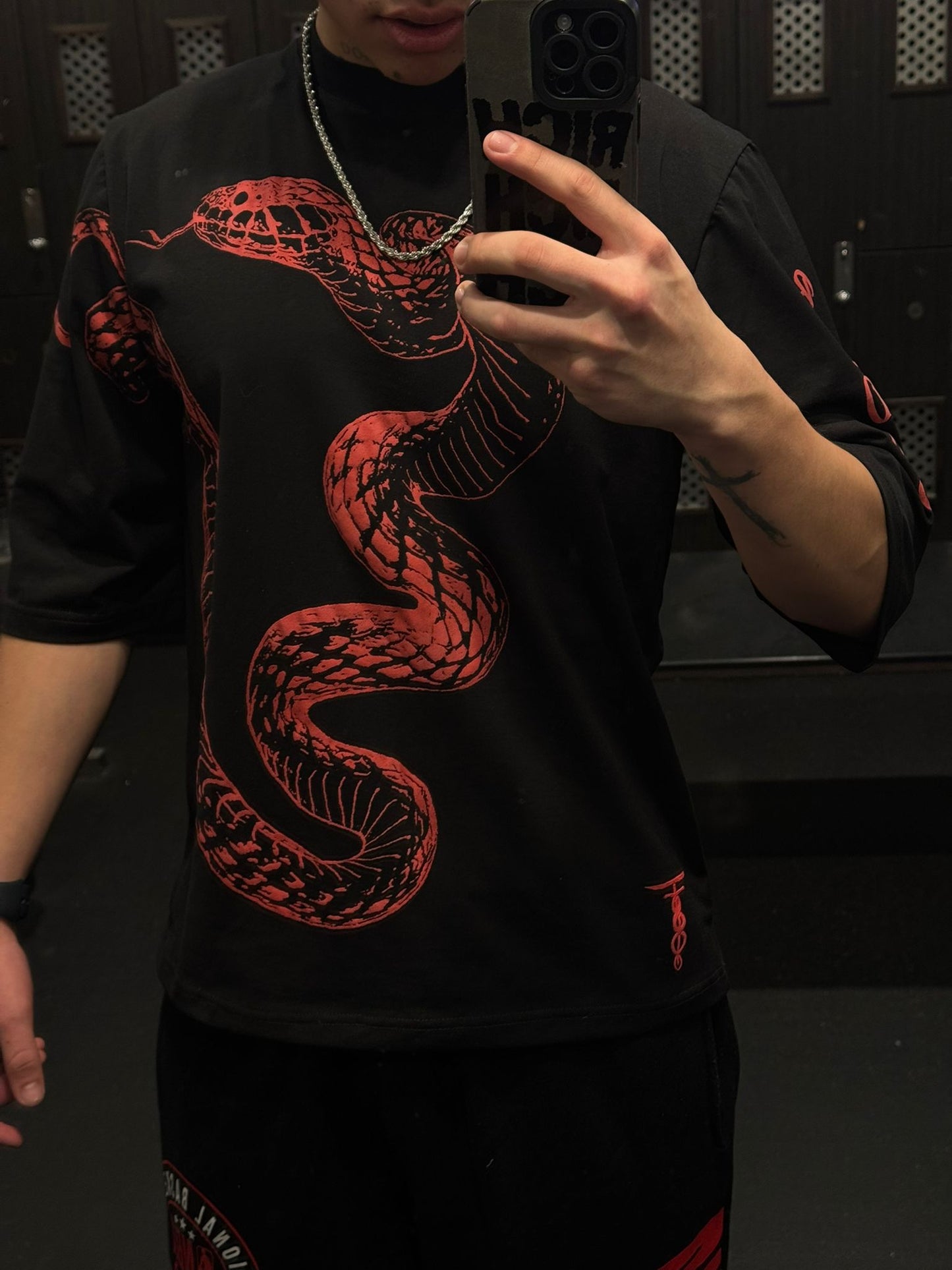 Unirich black snake t shirt